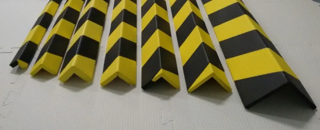 Kit Com 2 Cantoneiras Zebrada Para Estacionamento